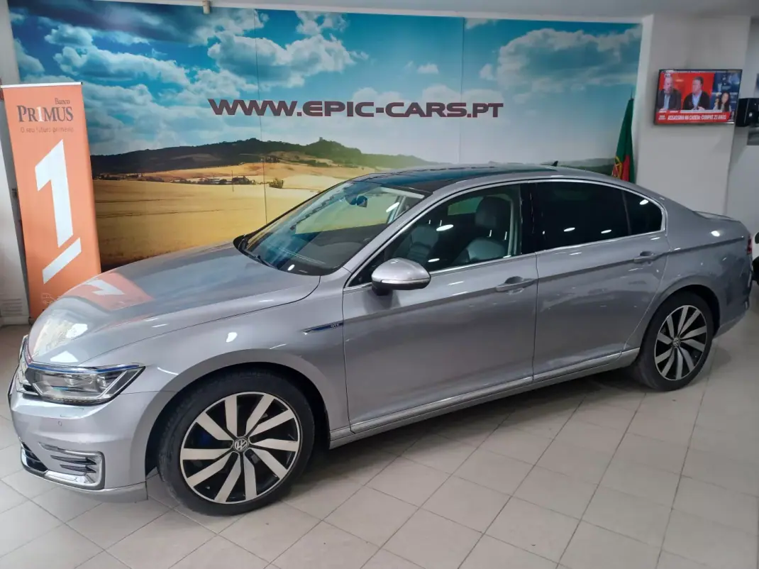 Volkswagen Passat 2017 - 19390 EUR, 112082 km - AUTO.MOTO.pt - 112082km - foto 2 de 40