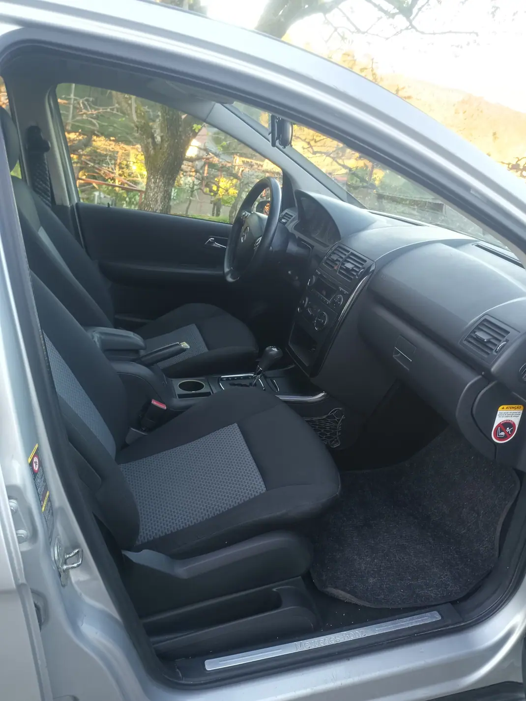 Mercedes-Benz A 180 2005 - 5490 EUR, 257000 km - AUTO.MOTO.pt - 257000km - foto 8 de 10