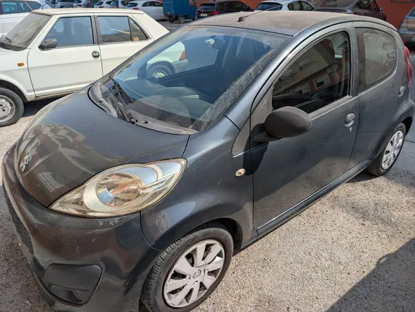 Peugeot 107 2012 - 4999 EUR, 76000 km - AUTO.MOTO.pt - 76000km - foto 3 de 7