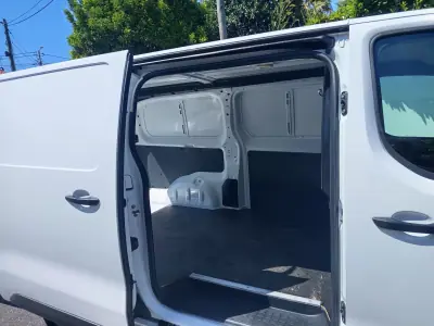 Citroën Jumpy 2021 - 16490 EUR, 129100 km - AUTO.MOTO.pt - 129100km - foto 8 de 18
