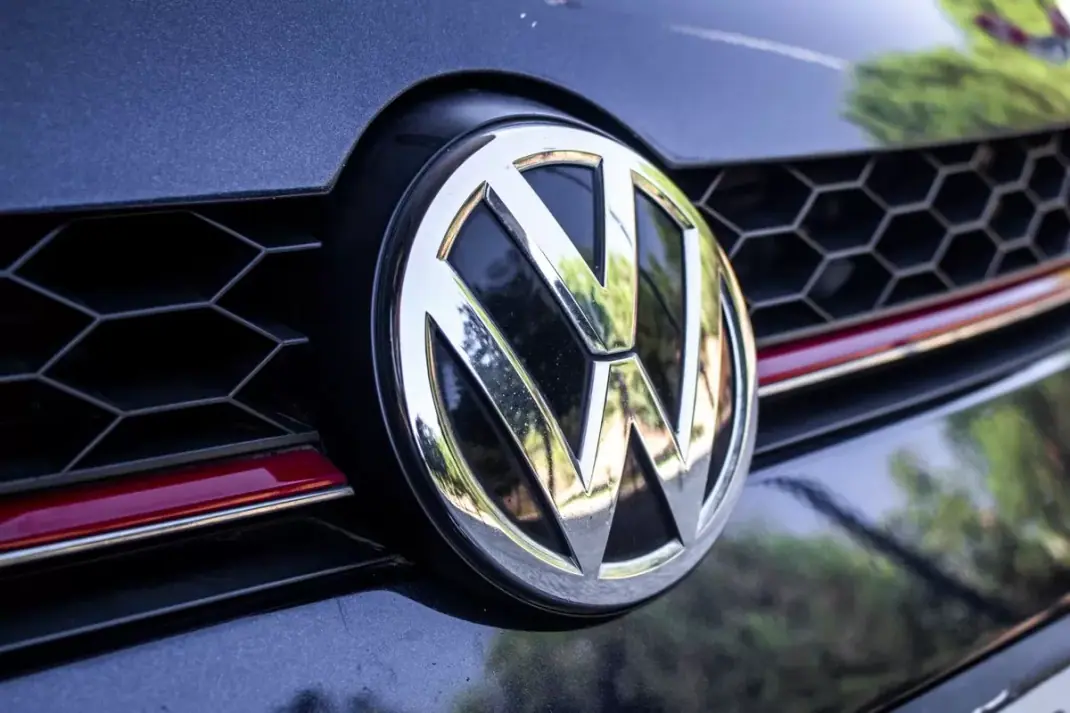 Volkswagen Golf 2015 - 24990 EUR, 83192 km - AUTO.MOTO.pt - 83192km - foto 8 de 45