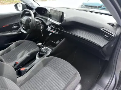 Peugeot 2008 2021 - 14900 EUR, 180000 km - AUTO.MOTO.pt - 180000km - foto 27 de 43