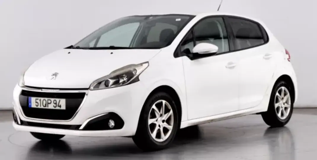 Peugeot 208 2015 - 7490 EUR, 113000 km - AUTO.MOTO.pt - 113000km - foto 9 de 21
