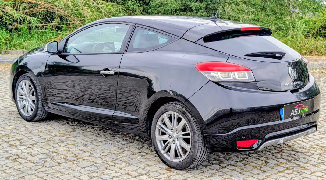 Renault Mégane Coupe 2014 - 8000 EUR, 276629 km - AUTO.MOTO.pt - 276629km - foto 10 de 22