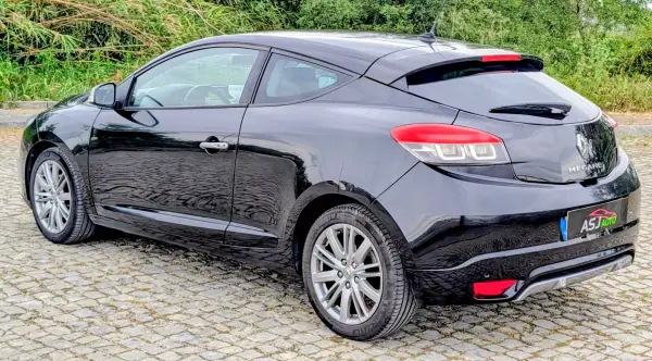 Renault Mégane Coupe 2014 - 8000 EUR, 276629 km - AUTO.MOTO.pt - 276629km - foto 10 de 22