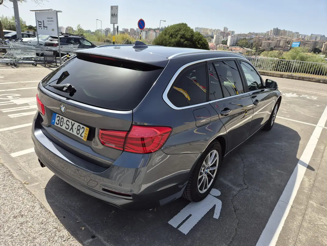 BMW 320 2017 - 12000 EUR, 342700 km - AUTO.MOTO.pt - 342700km - foto 3 de 6