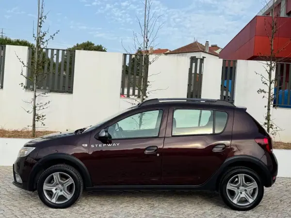Dacia Sandero 2017 - 9950 EUR, 85154 km - AUTO.MOTO.pt - 85154km - foto 5 de 26