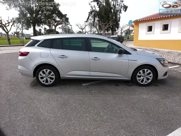 Renault Mégane Sport Tourer 2020 - 14250 EUR, 178000 km - AUTO.MOTO.pt - 178000km - foto 21 de 26