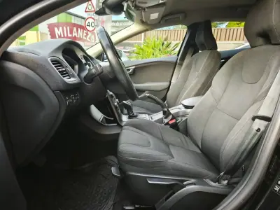 Volvo V40 Cross Country 2017 - 18500 EUR, 100000 km - AUTO.MOTO.pt - 100000km - foto 20 de 34