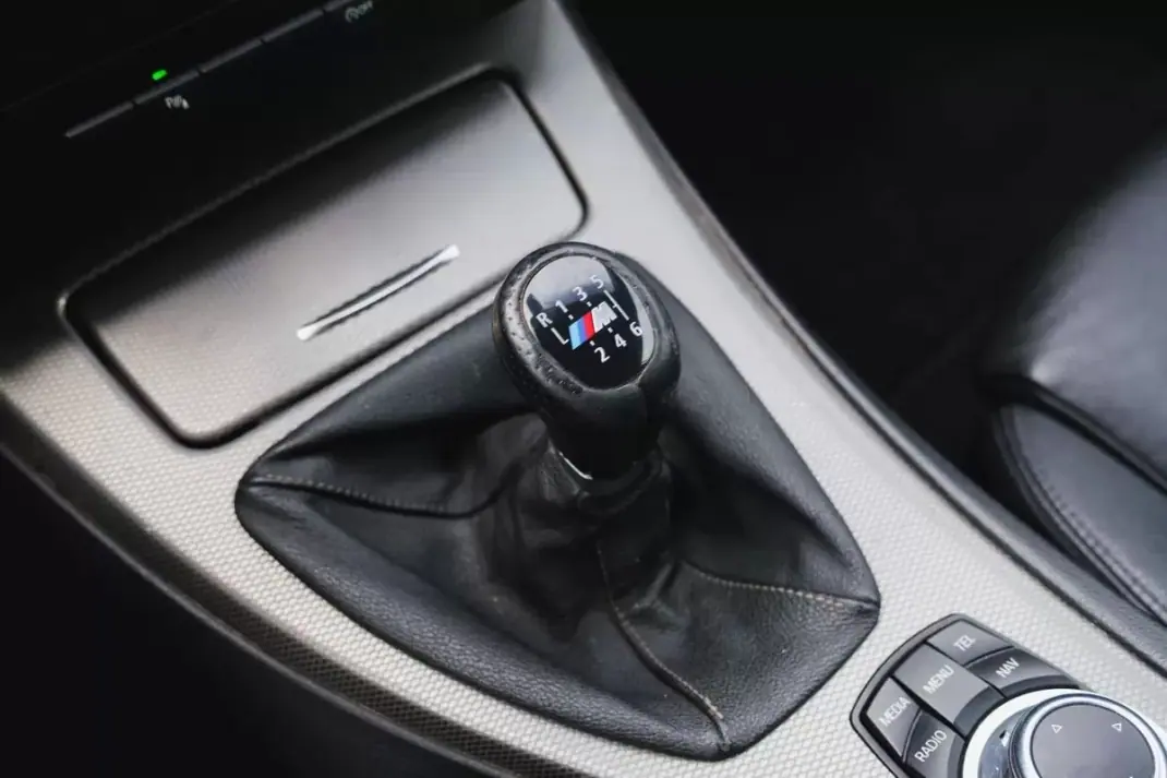 BMW 320 2016 - 18900 EUR, 230000 km - AUTO.MOTO.pt - 230000km - foto 22 de 28