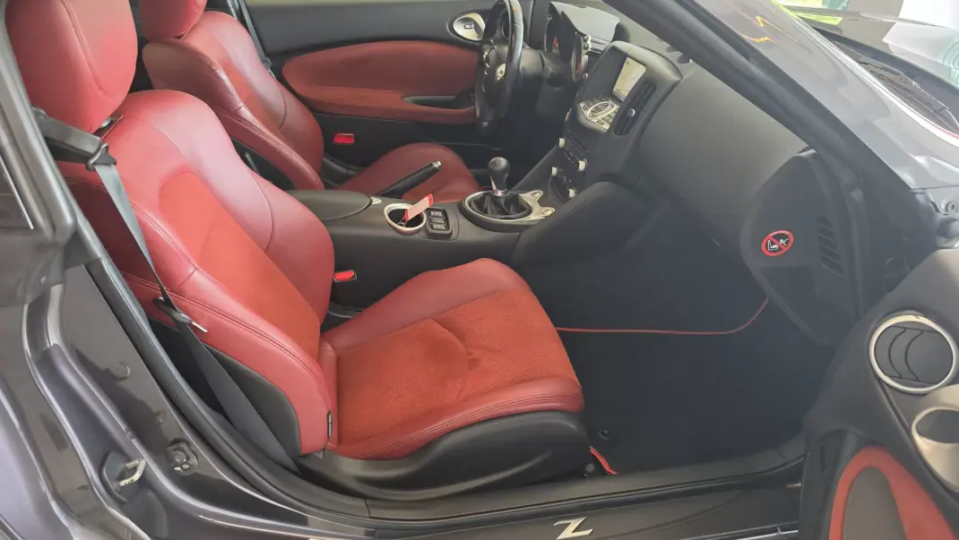 Nissan 370 Z 2010 - 39900 EUR, 111567 km - AUTO.MOTO.pt - 111567km - foto 57 de 62