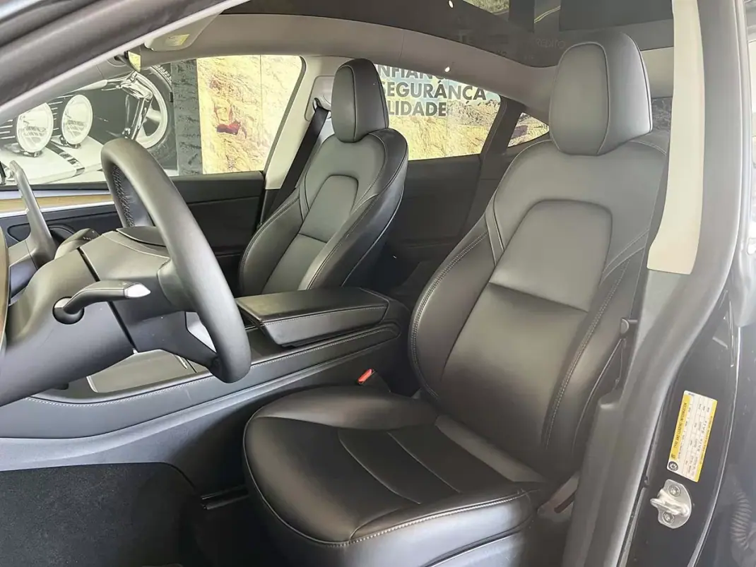 Tesla Model Y 2023 - 34600 EUR, 64322 km - 64322km - foto 8 de 26
