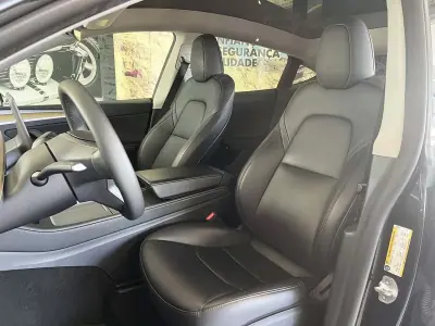 Tesla Model Y 2023 - 34600 EUR, 64322 km - 64322km - foto 8 de 26
