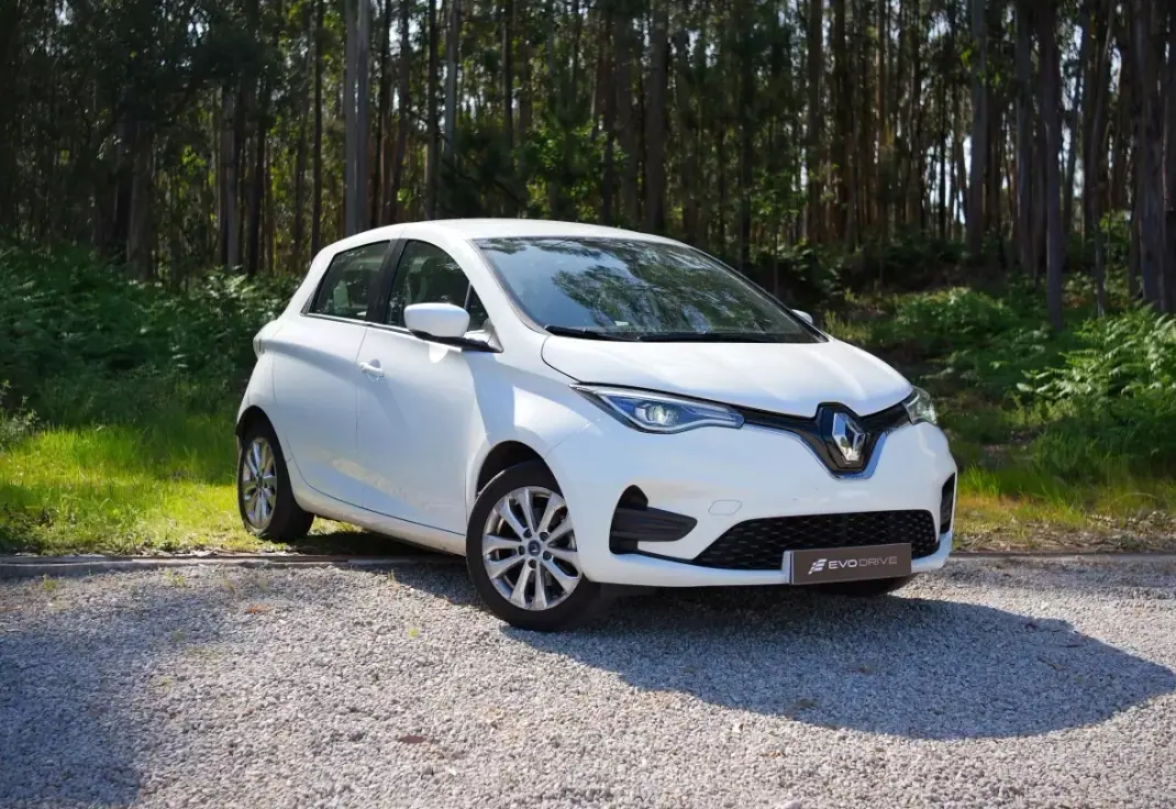 Renault Zoe 2020 - 12990 EUR, 103000 km - AUTO.MOTO.pt - 103000km - foto 1 de 24