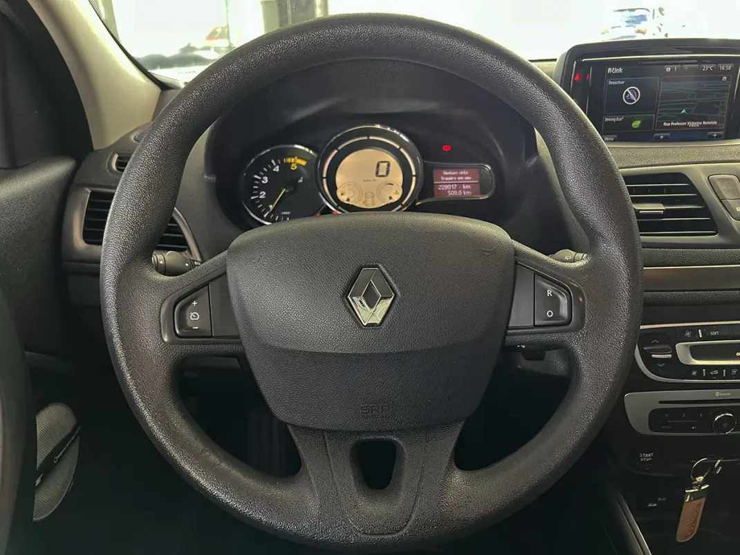 Renault Mégane Sport Tourer 2018 - 6900 EUR, 227985 km - AUTO.MOTO.pt - 227985km - foto 8 de 13