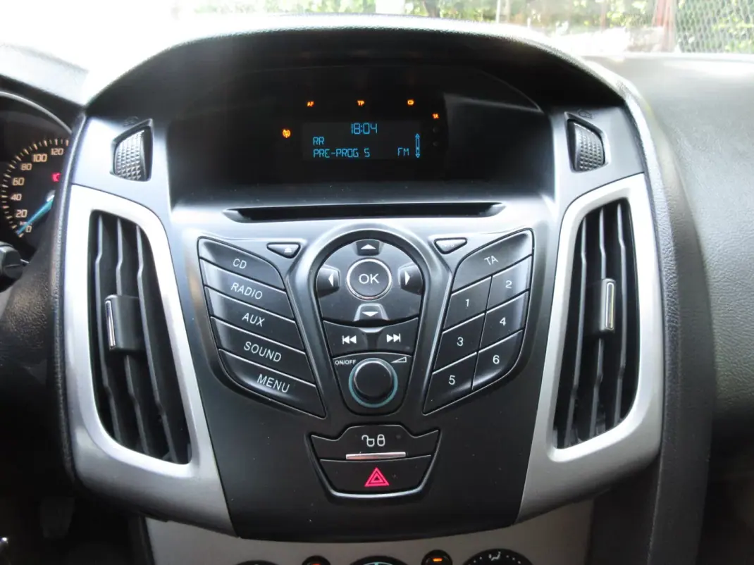 Ford Focus SW 2013 - 6990 EUR, 210000 km - 210000km - foto 26 de 28
