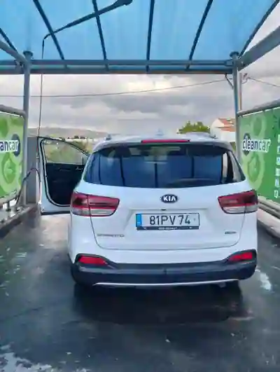 Kia Sorento 2015 - 17000 EUR, 209000 km - AUTO.MOTO.pt - 209000km - foto 2 de 4