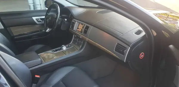 Jaguar XF Sportbrake 2015 - 19990 EUR, 179000 km - AUTO.MOTO.pt - 179000km - foto 13 de 29