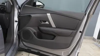 Citroën e-C4 2024 - 22450 EUR, 12000 km - 12000km - foto 11 de 34