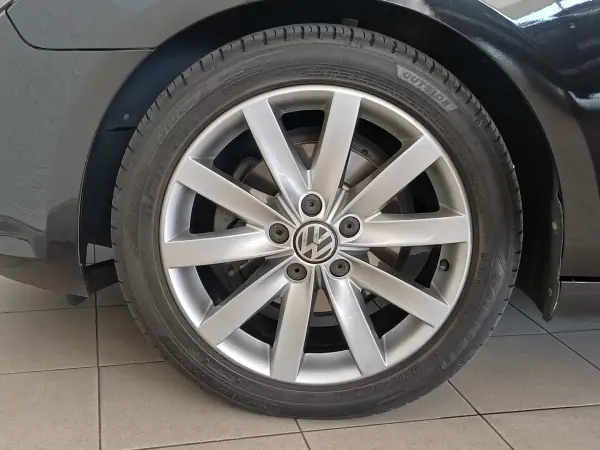 Volkswagen Golf 2010 - 9750 EUR, 222953 km - AUTO.MOTO.pt - 222953km - foto 11 de 13
