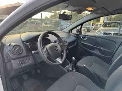 Renault Clio 2016 - 9990 EUR, 114000 km - AUTO.MOTO.pt - 114000km - foto 9 de 22