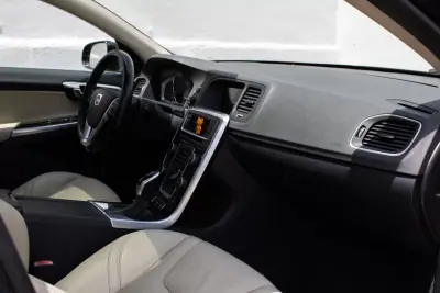 Volvo V60 2013 - 12500 EUR, 242000 km - AUTO.MOTO.pt - 242000km - foto 27 de 45