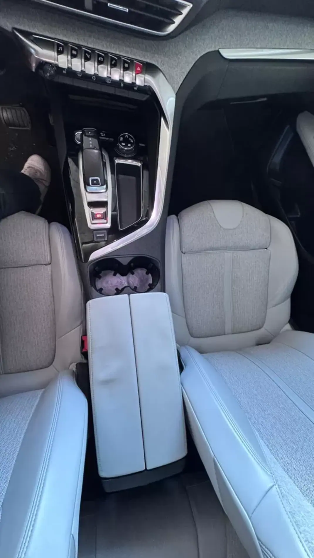 Peugeot 3008 2018 - 18900 EUR, 115000 km - AUTO.MOTO.pt - 115000km - foto 39 de 46