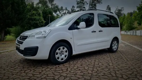 Peugeot Partner 2018 - 14900 EUR, 160000 km - AUTO.MOTO.pt - 160000km - foto 3 de 23