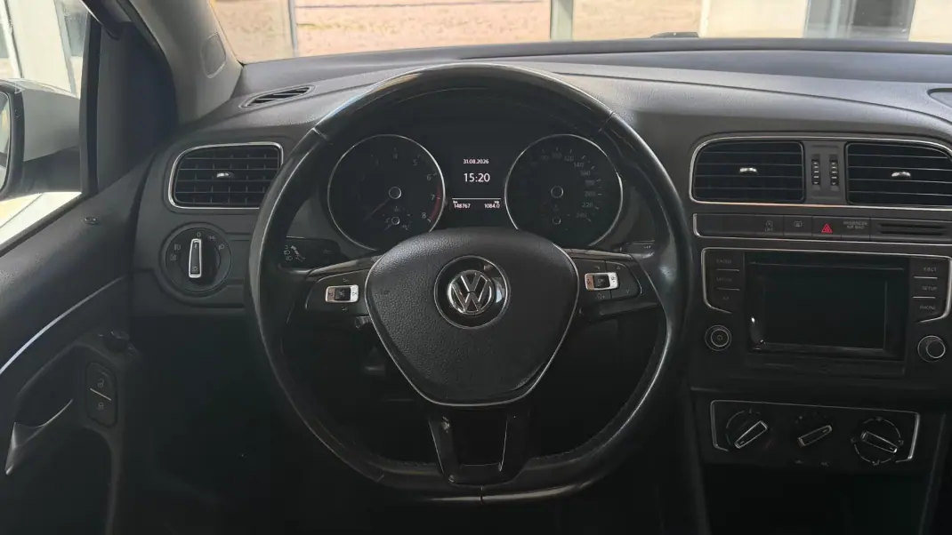 Volkswagen Polo 2016 - 7999 EUR, 148121 km - 148121km - foto 7 de 17