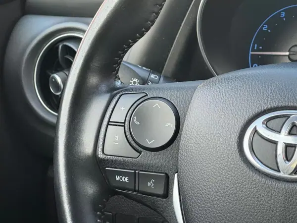 Toyota Auris Touring Sports 2016 - 13950 EUR, 98019 km - AUTO.MOTO.pt - 98019km - foto 16 de 28