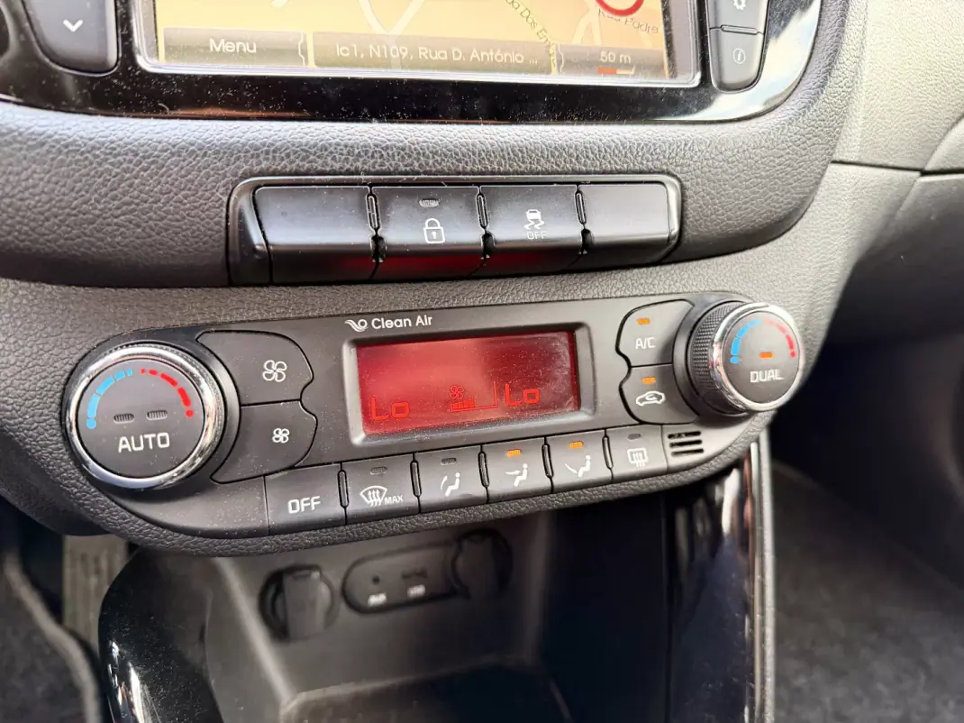 Kia Ceed 2015 - 11490 EUR, 210548 km - AUTO.MOTO.pt - 210548km - foto 8 de 11