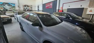 Volkswagen Jetta 2017 - 8990 EUR, 260000 km - AUTO.MOTO.pt - 260000km - foto 29 de 56