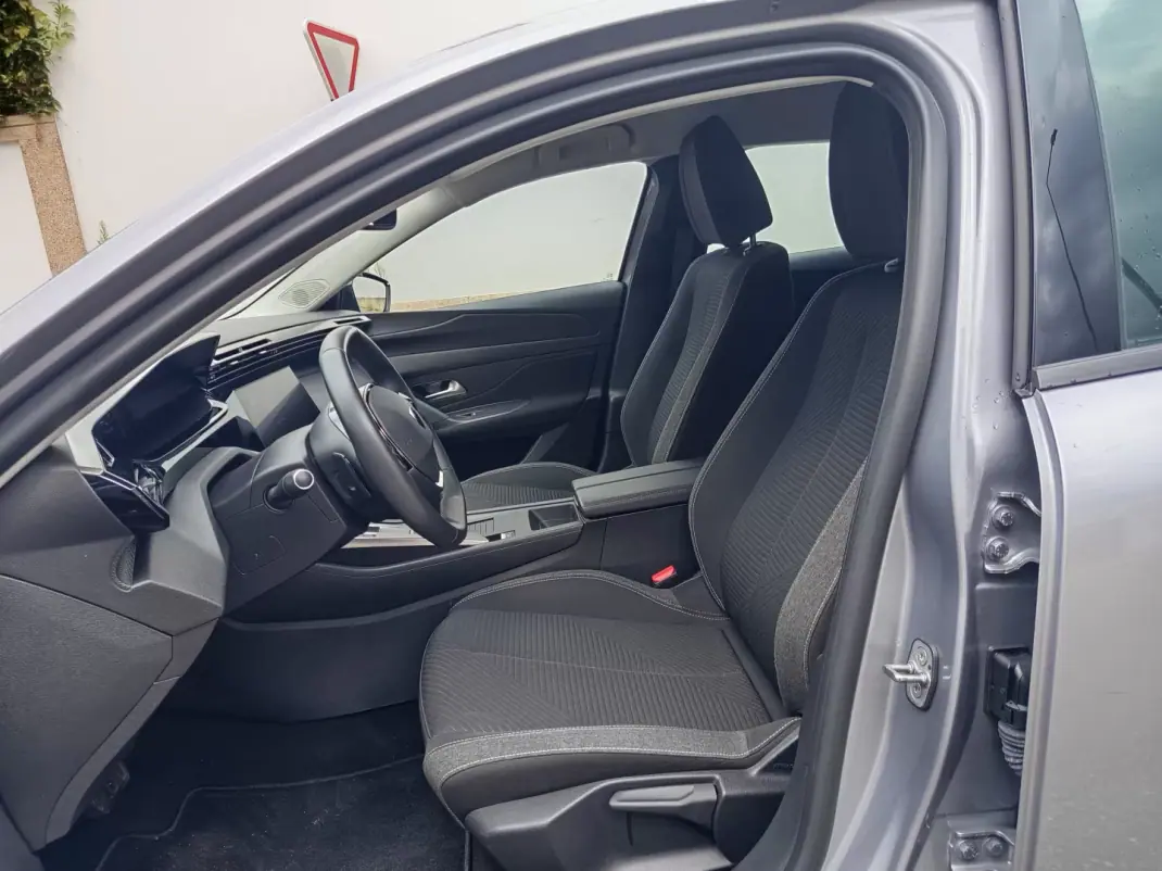 Peugeot 308 SW 2023 - 22490 EUR, 31200 km - 31200km - foto 11 de 19