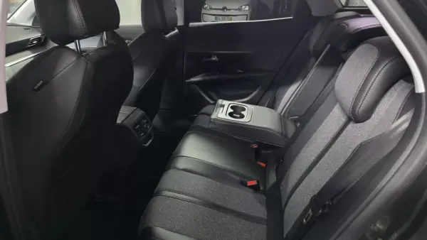 Peugeot 3008 2017 - 14990 EUR, 91000 km - AUTO.MOTO.pt - 91000km - foto 25 de 48