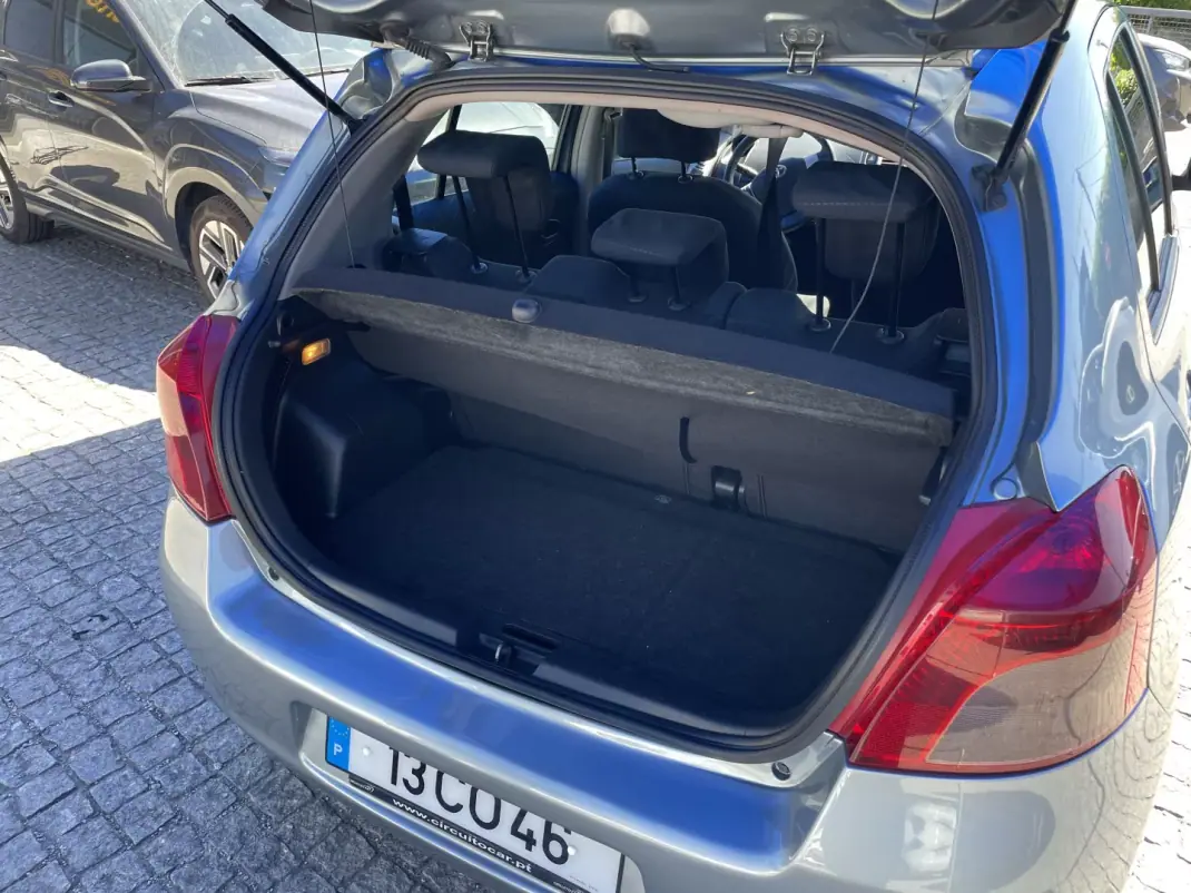 Toyota Yaris 2006 - 5995 EUR, 164755 km - AUTO.MOTO.pt - 164755km - foto 22 de 24