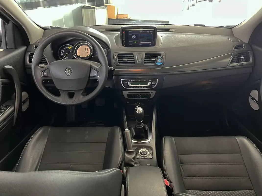 Renault Mégane Sport Tourer 2018 - 6900 EUR, 227985 km - AUTO.MOTO.pt - 227985km - foto 10 de 13