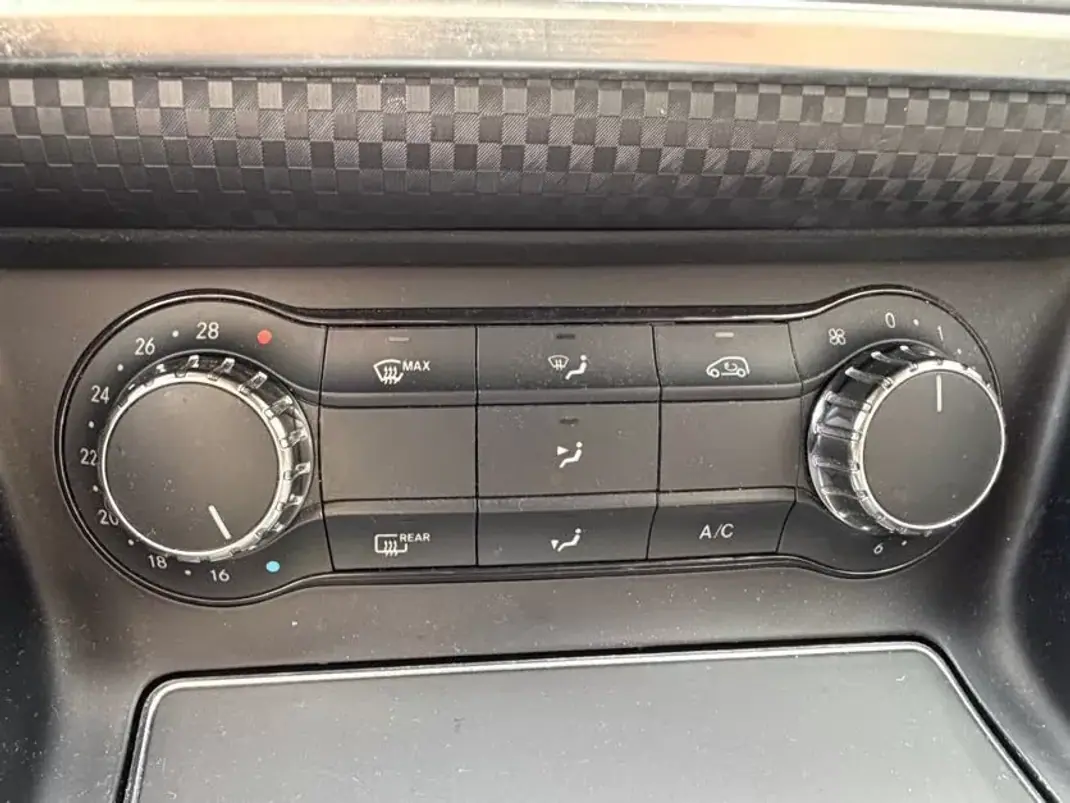 Mercedes-Benz A 180 2016 - 14890 EUR, 204488 km - AUTO.MOTO.pt - 204488km - foto 11 de 15