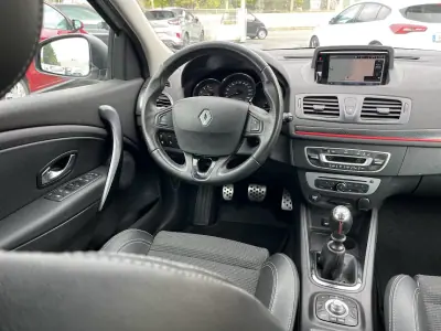 Renault Mégane Sport Tourer 2014 - 7750 EUR, 250000 km - AUTO.MOTO.pt - 250000km - foto 11 de 47