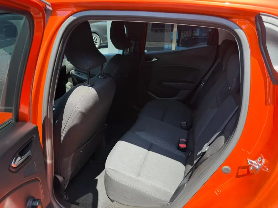 Renault Clio 2020 - 13900 EUR, 42828 km - 42828km - foto 10 de 11