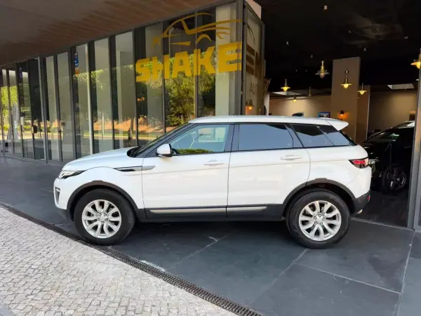 Land Rover Range Rover Evoque 2017 - 17890 EUR, 205931 km - AUTO.MOTO.pt - 205931km - foto 2 de 26