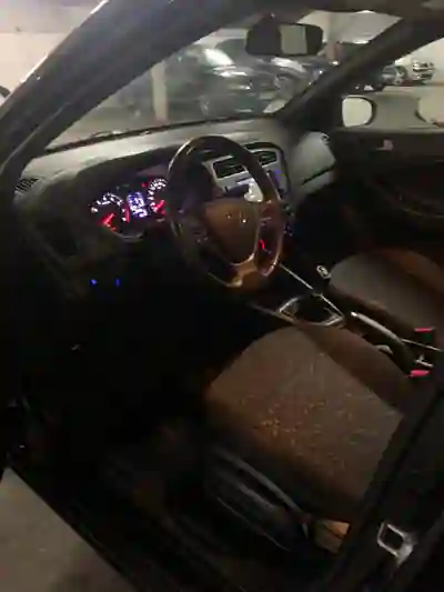 Hyundai i20 2018 - 10550 EUR, 99 km - AUTO.MOTO.pt - 99km - foto 7 de 15