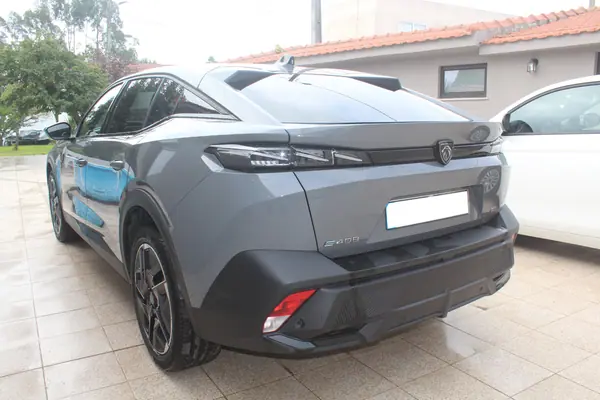 Peugeot 408 2025 - 34000 EUR, 20127 km - AUTO.MOTO.pt - 20127km - foto 2 de 13
