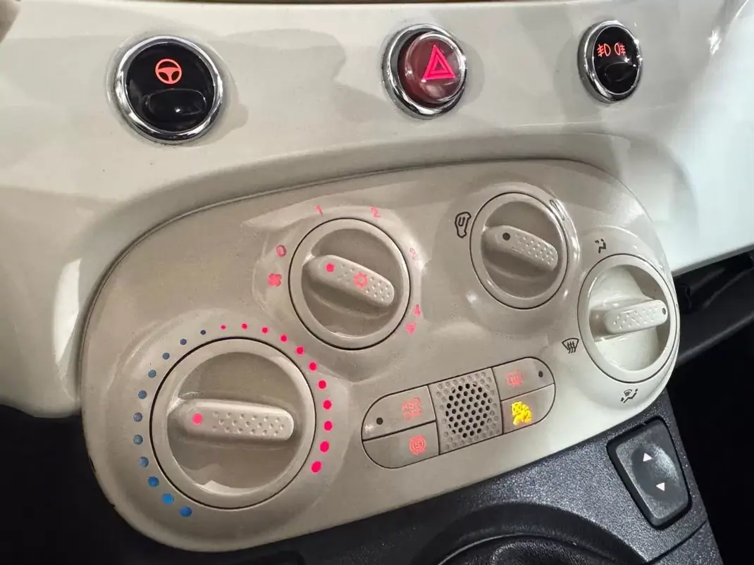 Fiat 500 2015 - 10900 EUR, 127625 km - AUTO.MOTO.pt - 127625km - foto 17 de 29