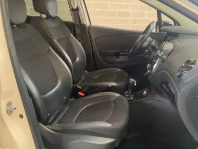 Renault Captur 2015 - 11995 EUR, 73170 km - AUTO.MOTO.pt - 73170km - foto 5 de 8