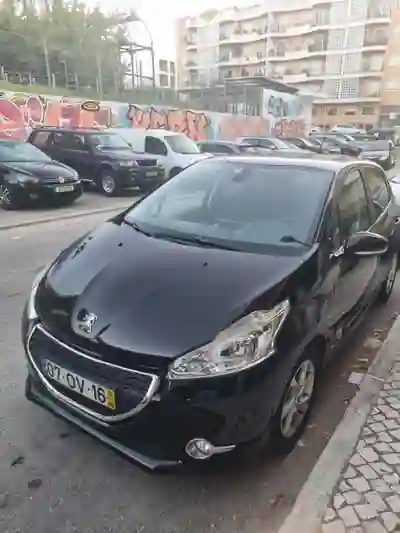 Peugeot 208 2014 - 6500 EUR, 81000 km - 81000km - foto 1 de 6