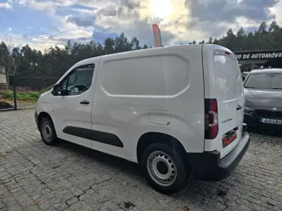 Peugeot PARTNER HDI 2020 - 13900 EUR, 99000 km - AUTO.MOTO.pt - 99000km - foto 21 de 22