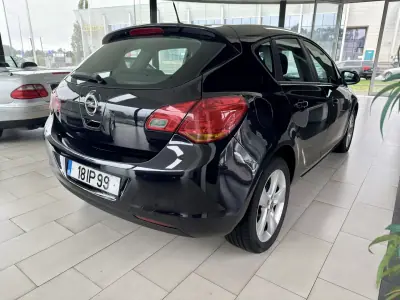 Opel Astra 2009 - 5990 EUR, 244173 km - AUTO.MOTO.pt - 244173km - foto 16 de 18