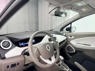 Renault Zoe 2018 - 10750 EUR, 64000 km - AUTO.MOTO.pt - 64000km - foto 17 de 18