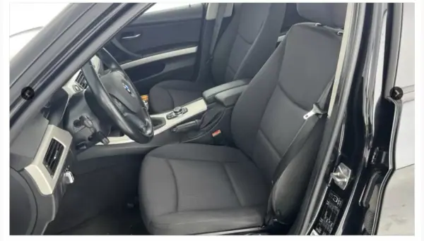 BMW 320 2011 - 12990 EUR, 195123 km - AUTO.MOTO.pt - 195123km - foto 10 de 17