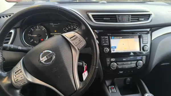 Nissan Qashqai 2015 - 13500 EUR, 165000 km - AUTO.MOTO.pt - 165000km - foto 5 de 16